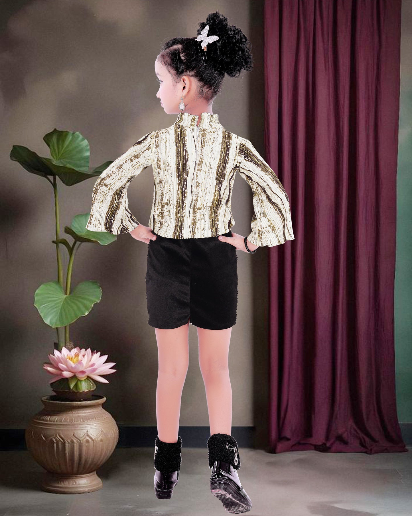 Black colouredCotton Blend Mala 1piece For Girls.